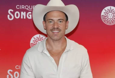 La star de « The Challenge » fait ses débuts avec sa petite amie après avoir déclaré que « Dieu l'avait retiré du mode de vie gay »