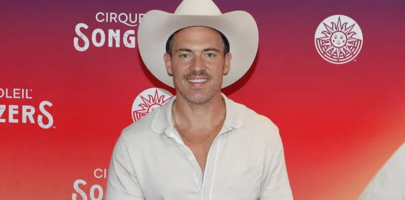 La star de « The Challenge » fait ses débuts avec sa petite amie après avoir déclaré que « Dieu l'avait retiré du mode de vie gay »