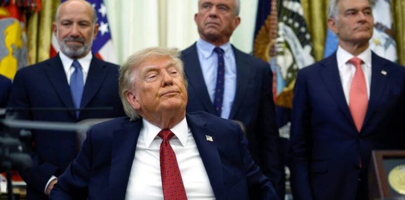 21 États portent plainte contre les attaques de Trump contre l'assurance soins affirmant le genre