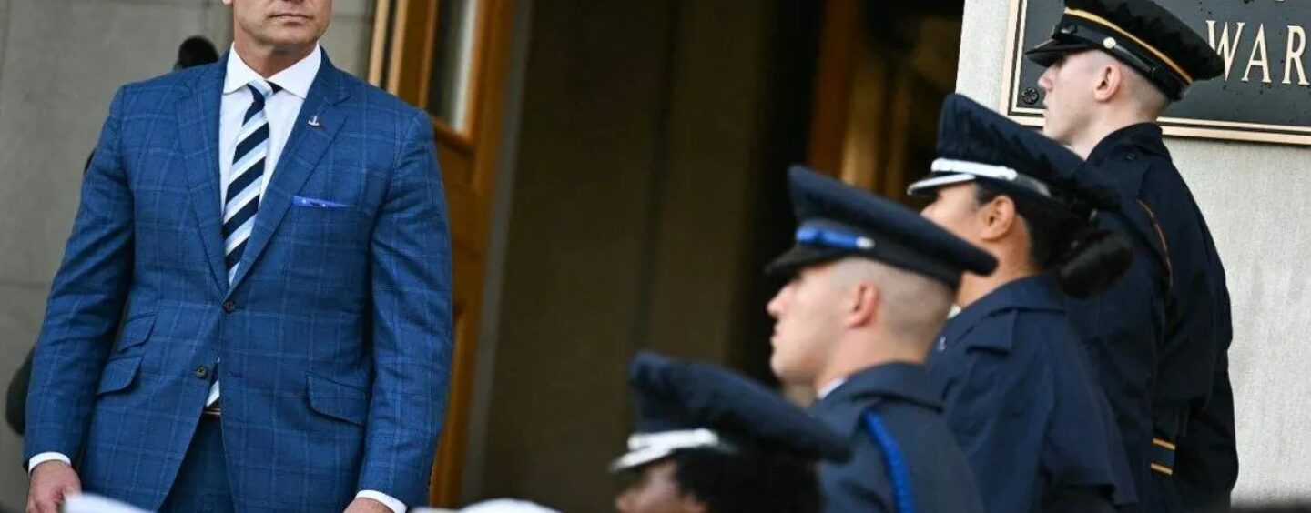 Le Pentagone fouille dans les dossiers médicaux confidentiels des troupes pour rechercher des militaires transgenres