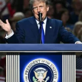 Trump admet que les attaques anti-transgenres sont l'une des « grandes phrases sonores » du Parti républicain