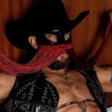 Orville Peck se déshabille et se dévoile en tant que star de la couverture de Playgirl