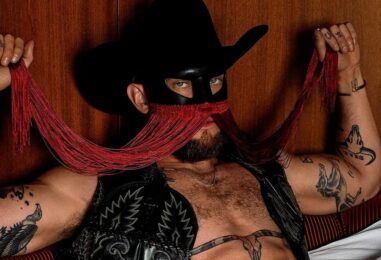 Orville Peck se déshabille et se dévoile en tant que star de la couverture de Playgirl