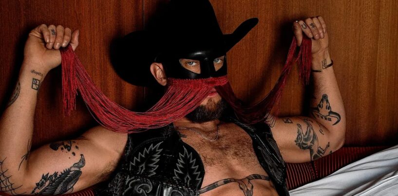 Orville Peck se déshabille et se dévoile en tant que star de la couverture de Playgirl