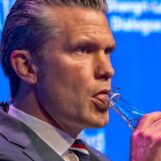 La cote d'approbation de Pete Hegseth atteint un niveau embarrassant