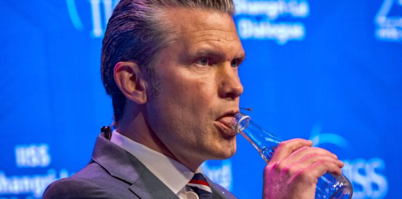 La cote d'approbation de Pete Hegseth atteint un niveau embarrassant