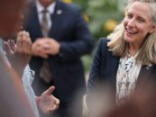 Des milliers de personnes et alliés LGBTQ+ célèbrent le Virginia PrideFest – avec parmi eux la gouverneure Abigail Spanberger
