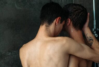 Votre guide pour des relations sexuelles torrides et sans glissement sous la douche