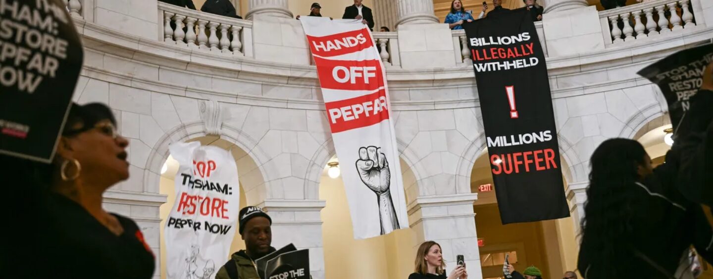 Les réductions de financement de Trump sont un désastre pour les groupes LGBTQ+ mondiaux, dont beaucoup « ne survivront peut-être pas à l'année à venir »