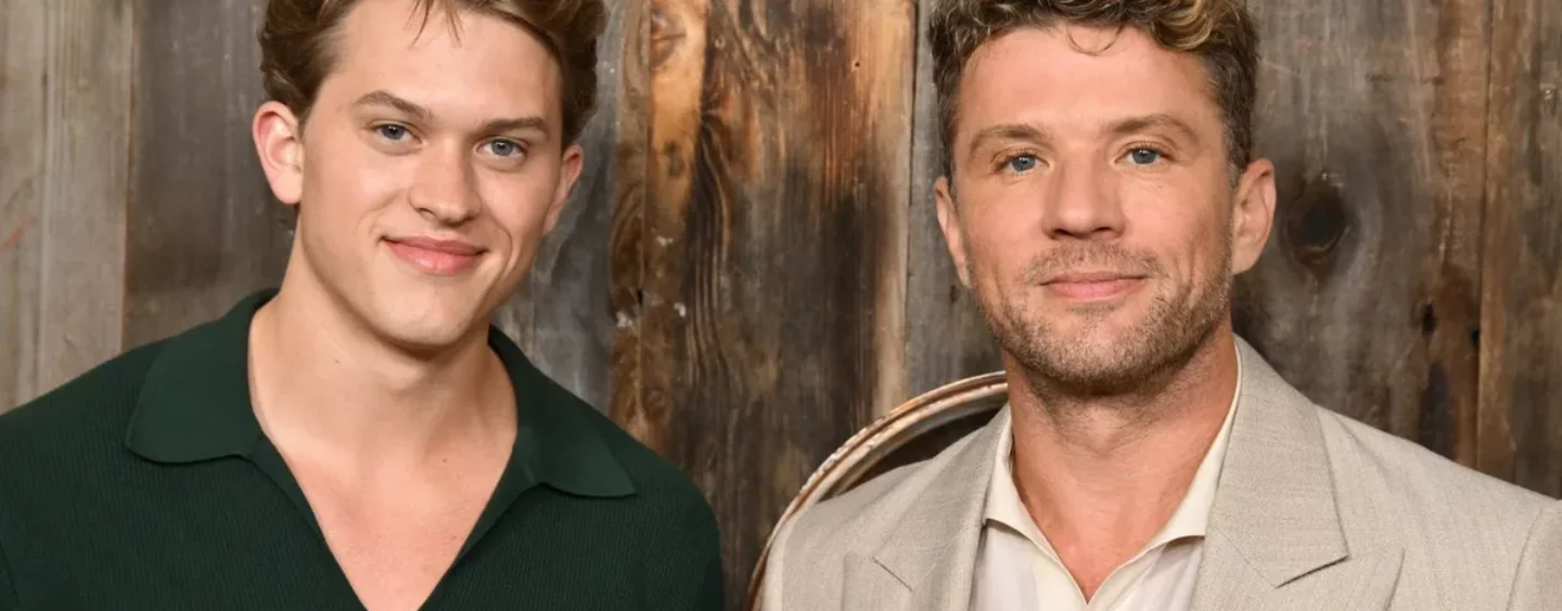 Ryan Phillippe pose torse nu avec son fils, Deacon, sur des photos de vacances