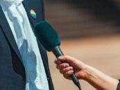 Une salle de rédaction LGBTQ+ de premier plan confronte la société mère au sujet du soutien d'un membre du conseil d'administration de MAGA