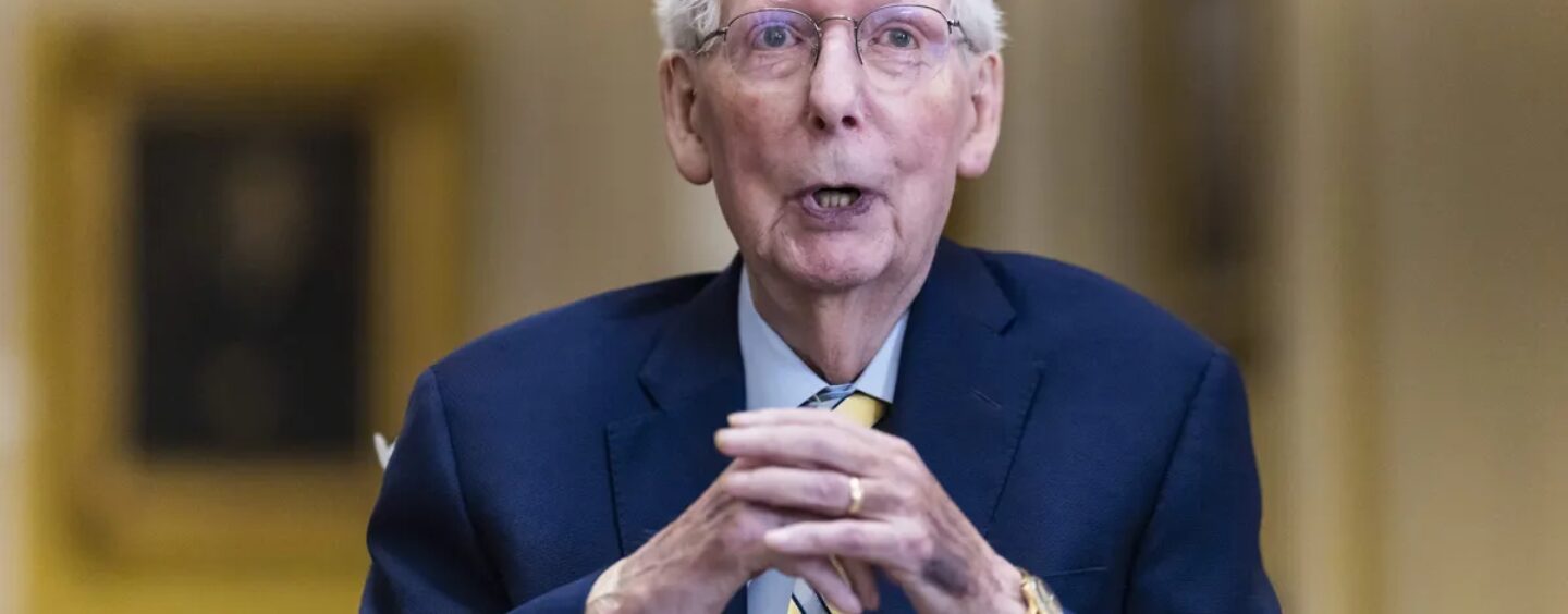 Mitch McConnell est finalement revenu au Sénat – pour voter de manière décisive pour un juge anti-trans