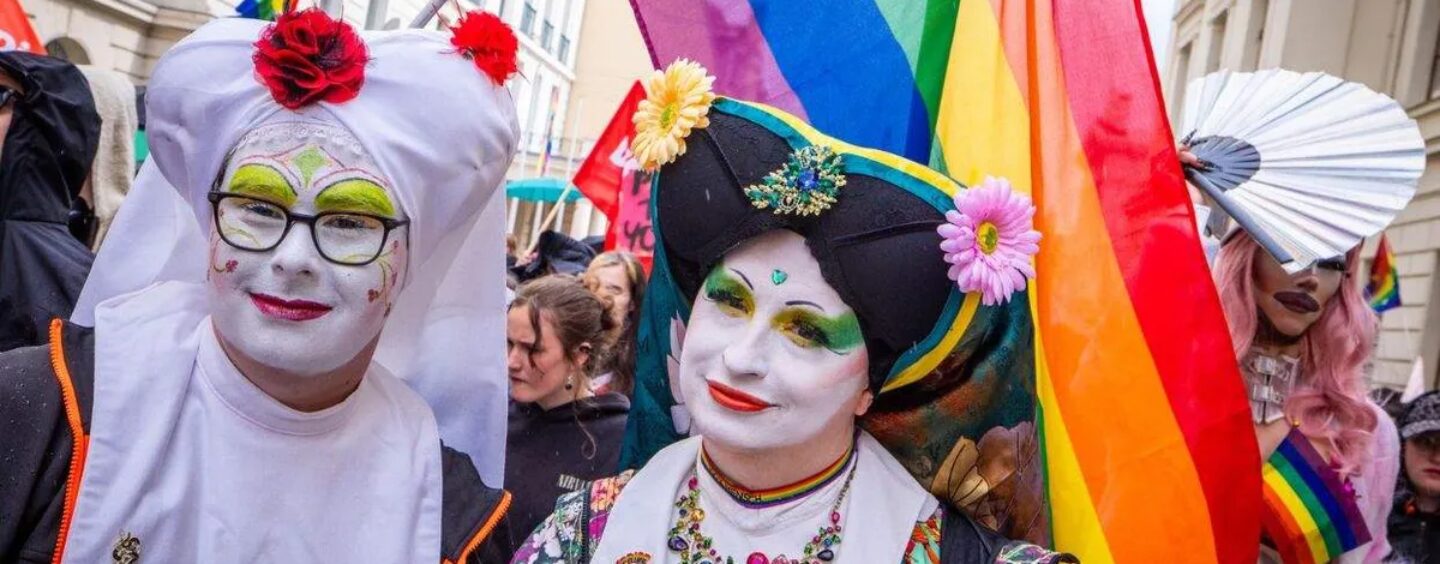 JD Vance évoque le diable dans une fausse attaque contre une association caritative LGBTQ+ lors d'un discours au Kansas