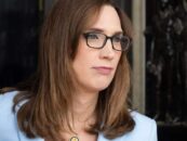 Sarah McBride vogue vers la réélection après avoir progressé sans opposition à la primaire démocrate du Delaware