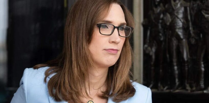 Sarah McBride vogue vers la réélection après avoir progressé sans opposition à la primaire démocrate du Delaware