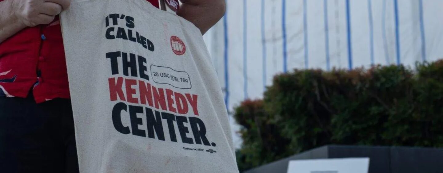 Donald Trump tient le mémorial du Kennedy Center de JFK en otage de sa propre vanité