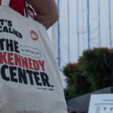 Donald Trump tient le mémorial du Kennedy Center de JFK en otage de sa propre vanité