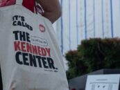 Donald Trump tient le mémorial du Kennedy Center de JFK en otage de sa propre vanité