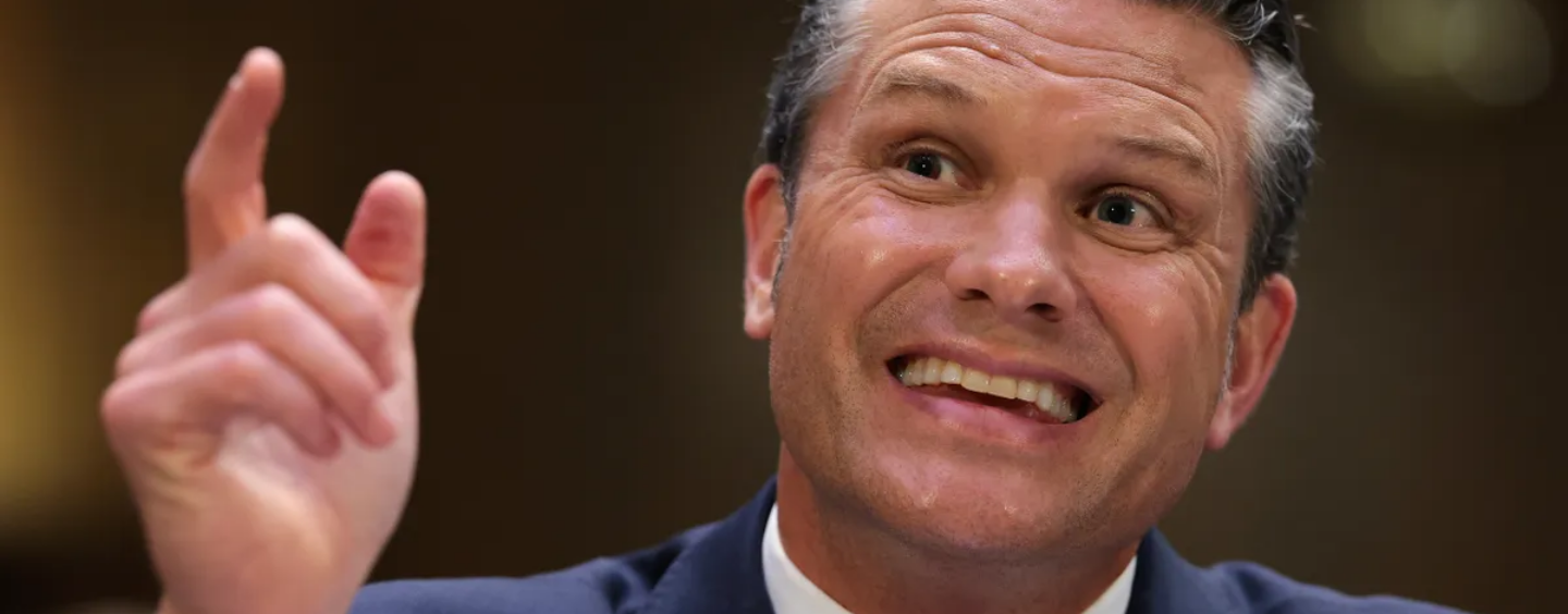 Au milieu de l'horreur, Hegseth s'inspire du fondateur de Fox News, Roger Ailes
