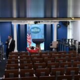 Même Fox News boycotte, mais un média LGBTQ+ couvre toujours le pool de la Maison Blanche