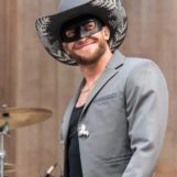 Les nouvelles paroles d'Orville Peck sur la rencontre avec un joueur de la NFL incitent les gays à deviner de qui il s'agit