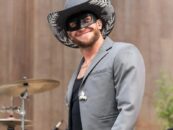 Les nouvelles paroles d'Orville Peck sur la rencontre avec un joueur de la NFL incitent les gays à deviner de qui il s'agit