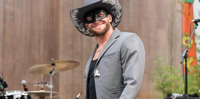 Les nouvelles paroles d'Orville Peck sur la rencontre avec un joueur de la NFL incitent les gays à deviner de qui il s'agit