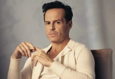 Andrew Scott porte un jockstrap et un harnais dans des photos virales sexy