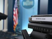 Les réseaux arrêtent la couverture télévisée de Donald Trump alors que les médias interdits intentent une action en justice pour censure