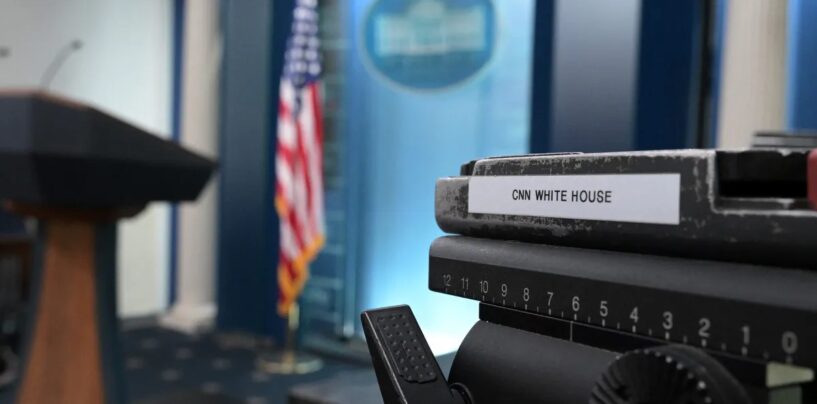 Les réseaux arrêtent la couverture télévisée de Donald Trump alors que les médias interdits intentent une action en justice pour censure