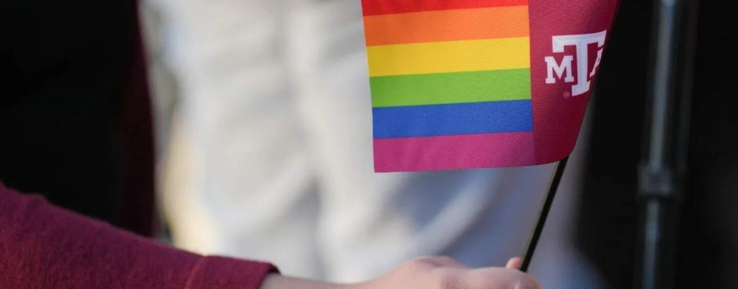 L'interdiction républicaine du drag de Texas A&M est portée devant les tribunaux devant 17 juges fédéraux