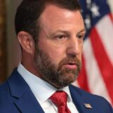 Rien à voir ici ? Le secrétaire du DHS, Markwayne Mullin, partage une maison à Washington avec un membre du Congrès républicain