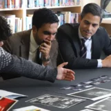 Le Premier ministre gay néerlandais et Zohran Mamdani visitent les archives LGBTQ+ et écoutent les jeunes New-Yorkais qu'elles servent