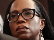 Ketanji Brown Jackson prévient que la Cour suprême met en danger les électeurs éligibles dans une décision pro-Trump
