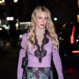 Lili Reinhart dit qu'Hollywood a « trop ​​peur » pour adapter son roman lesbien sur les vampires. Pourquoi?
