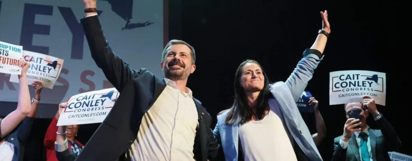Avant les élections de mi-mandat, Pete Buttigieg est partout où les démocrates ont besoin de gagner