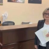 La sénatrice républicaine Cindy Hyde-Smith se cache derrière la police du Capitole plutôt que de répondre à une question sur Nolan Wells
