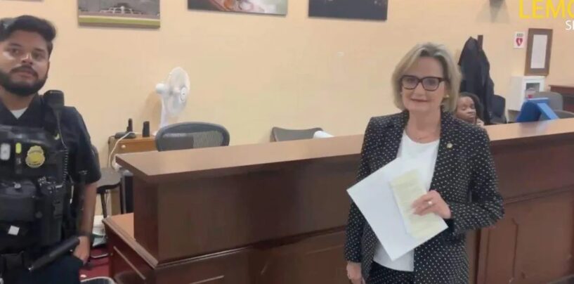 La sénatrice républicaine Cindy Hyde-Smith se cache derrière la police du Capitole plutôt que de répondre à une question sur Nolan Wells