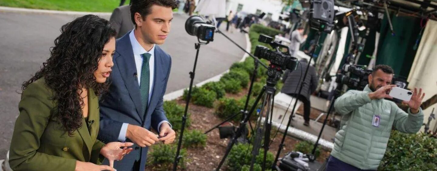 Les journalistes interdits par Trump de retourner à la Maison Blanche après que le juge a ordonné le rétablissement de l'accès