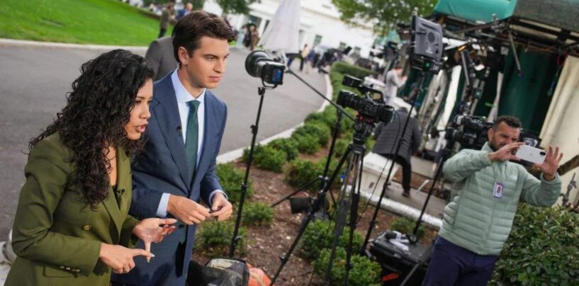 Les journalistes interdits par Trump de retourner à la Maison Blanche après que le juge a ordonné le rétablissement de l'accès