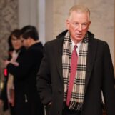 Le sénateur Tommy Tuberville qualifie les personnes trans de « dérangées » et dénonce les pilotes à fourrure dans un discours bizarre