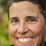 Il a fallu 26 ans à Kristin Flickinger pour rejoindre Survivor. Maintenant, elle est une préférée des fans queer