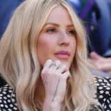 Ellie Goulding critique son compte de fan pour transphobie : « Je sais que tu vaux mieux que ça »