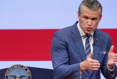 Le macho Pete Hegseth transforme le discours sur « l'état de la force » en un spectacle d'insultes et d'auto-félicitation