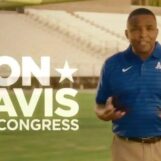 Les républicains ont redessiné son district. Maintenant, le démocrate Don Davis fait des publicités de campagne anti-trans