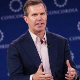 Andy Beshear a un message pour les démocrates qui s'éloignent des droits des trans : « Ce n'est pas le parti que nous sommes »