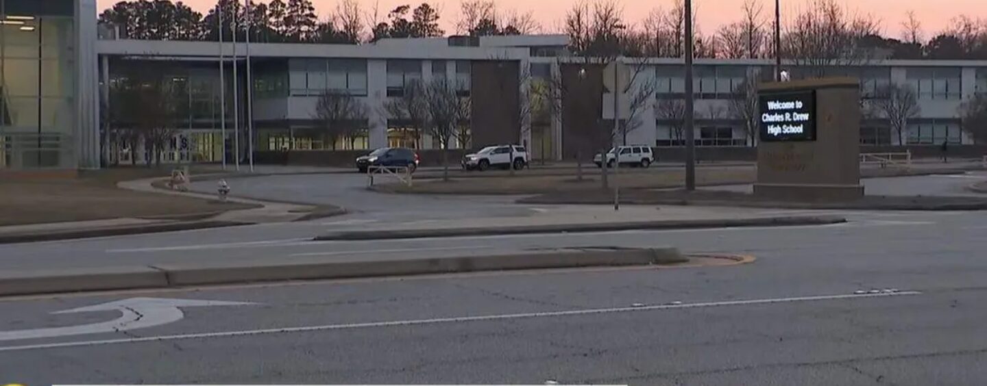 Le district scolaire de Géorgie invoque la loi fédérale pour refuser à une fille trans une chance de devenir reine du bal