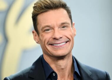 Ryan Seacrest fait vibrer ses abdominaux en pack de six dans une nouvelle photo sexy torse nu