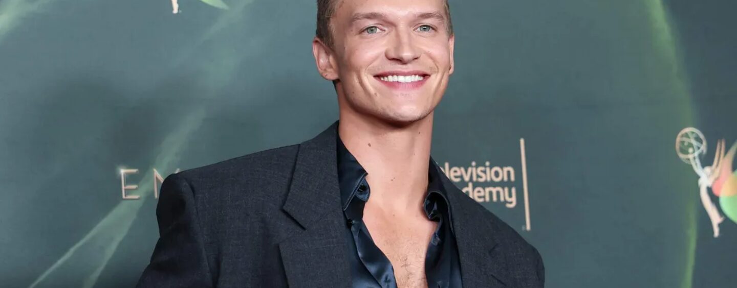 Connor Storrie est tout couvert sur une nouvelle photo de son célèbre derrière