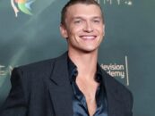Connor Storrie est tout couvert sur une nouvelle photo de son célèbre derrière